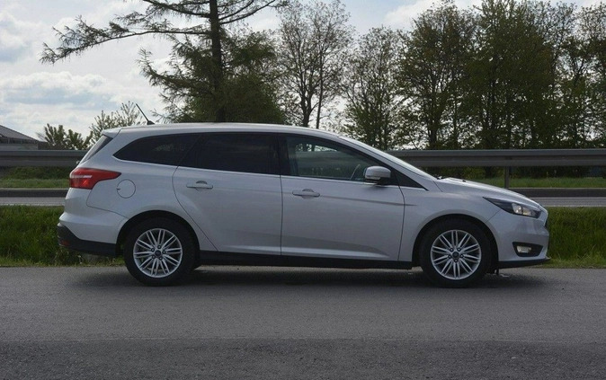Ford Focus cena 44403 przebieg: 105617, rok produkcji 2018 z Zawiercie małe 497